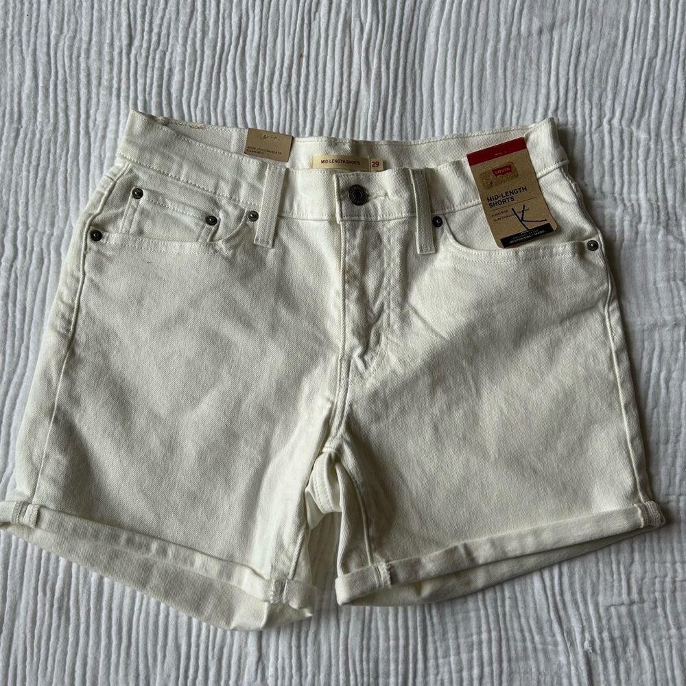 NWT Levi's Women's White Midi Jean Shorts, Sz. 29